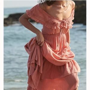 ✨FREE PEOPLE✨🌹Moon light ocean Maxi Dress.
Burnt Coral
Size: M
NEW WITH TAG
